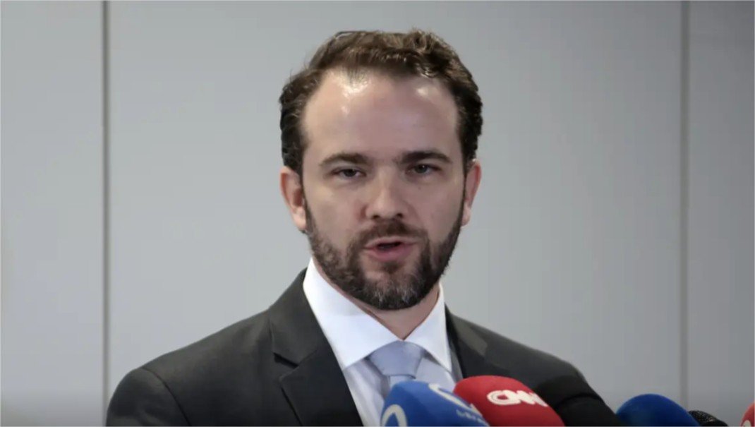 Ministro da Fazenda faz uma critica a PEC que concede autonomia ao Banco Central
