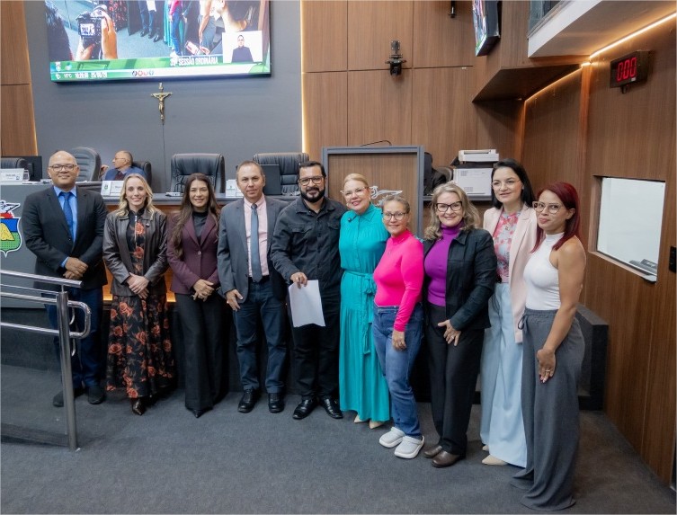 A convite de Paula Calil, Sindicato da Enfermagem apresenta atualização do PCCS na Câmara de Cuiabá