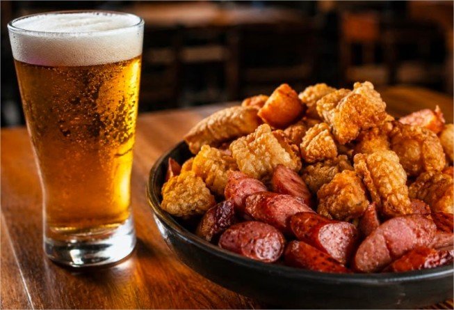 Cerveja e futebol: saiba como harmonizar os principais estilos com petiscos e churrasco