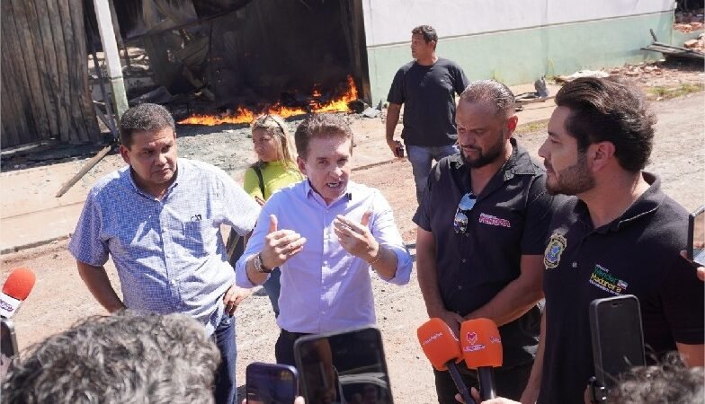 TCE e vereadores realizam vistoria em depósito da Educação atingido por incêndio em Várzea Grande
