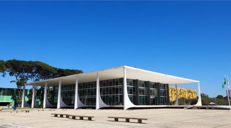 STF retoma julgamento sobre vínculo entre motoristas de aplicativo e plataformas e decisão pode redefinir futuro do trabalho no Brasil