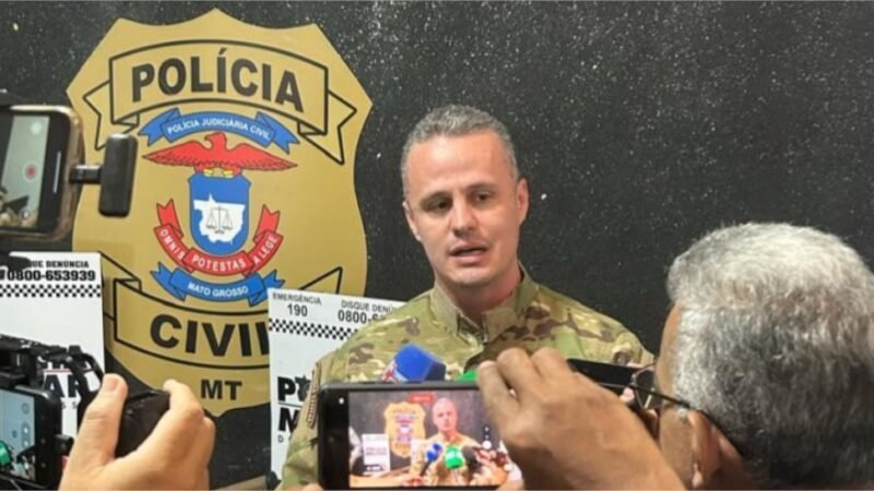 Delegado Fred Murta apaga pichação do Comando Vermelho em escola de Cuiabá