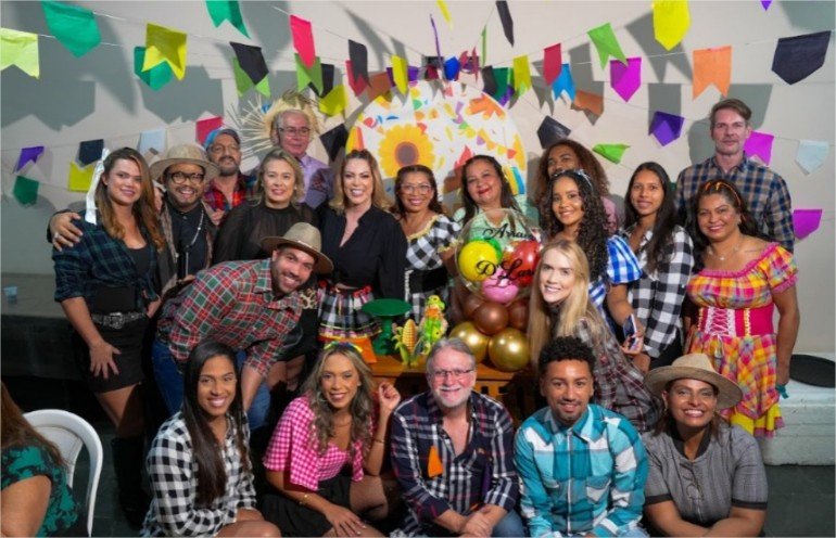 1º Arraiá do Salão D’ Lara reúne colaboradores, familiares e amigos