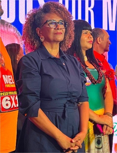 Após homologação da candidatura em convenção, Edna mantém PEC das Mulheres Vivas no centro da campanha