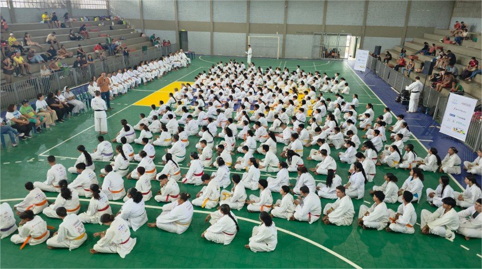 Exame de Faixa da Shotokan reúne cerca de 430 karatecas e destaca evolução de alunos dos projetos sociais em Cuiabá
