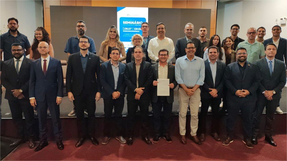 Entidades entregam manifesto em defesa da atualização integral do Simples Nacional durante seminário em Cuiabá