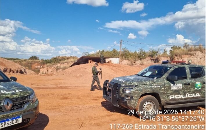 Polícia Militar fecha garimpo ilegal e apreende máquinas em Poconé