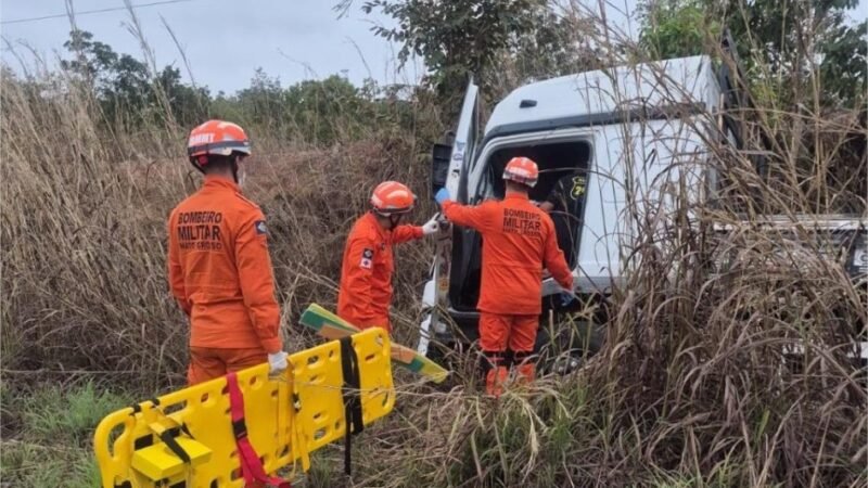 Corpo de Bombeiros socorre vítimas de acidentes de trânsito em Poconé