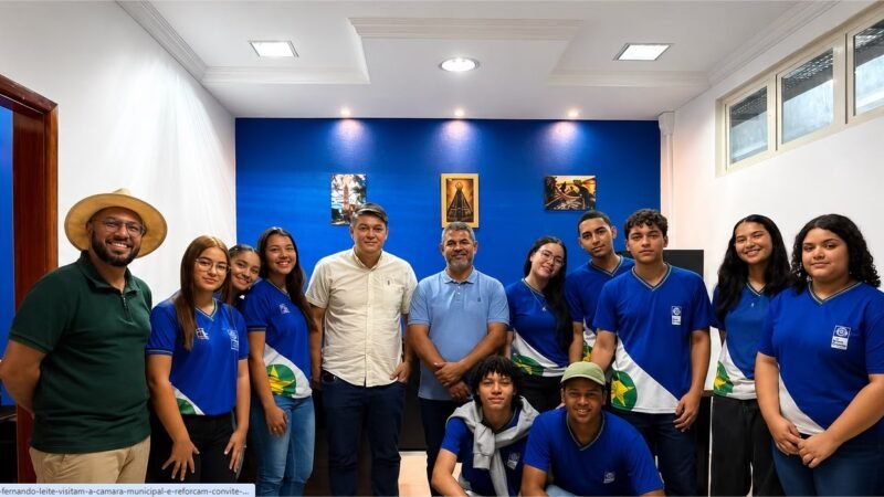 Alunos da Escola Fernando Leite visitam a Câmara Municipal e reforçam convite para audiência pública