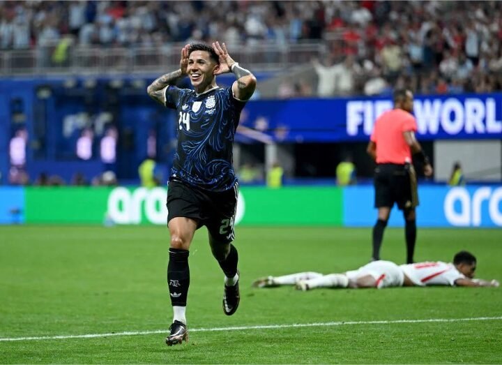 Em nova virada épica, Argentina vence a Inglaterra e está na final da Copa do Mundo