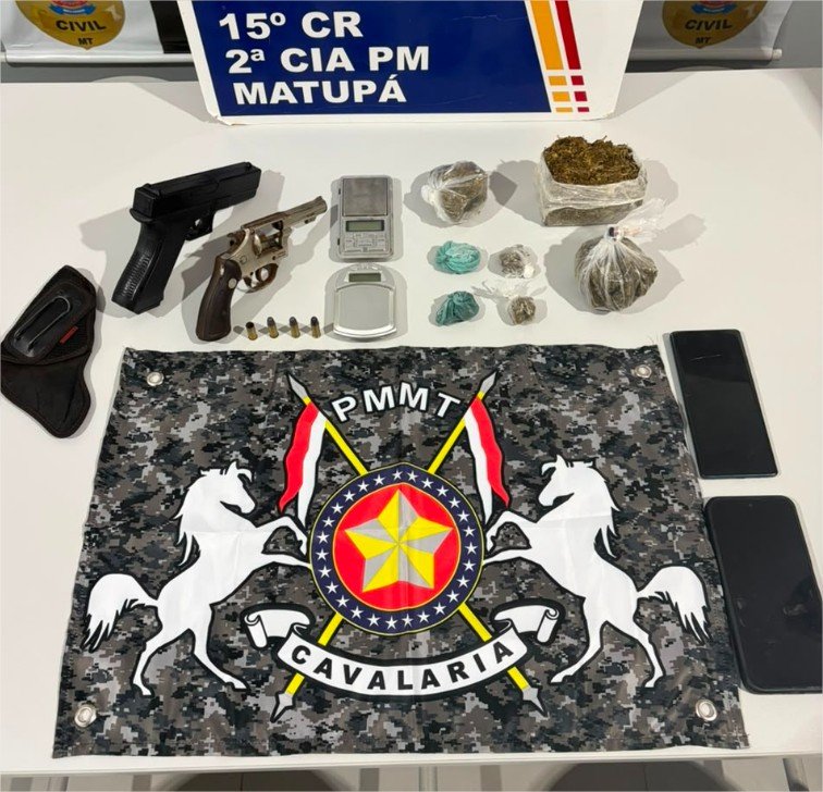 Cavalaria da PM prende suspeitos por porte de arma e tráfico de drogas em Matupá