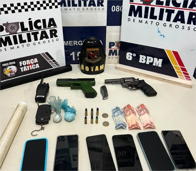 Polícia Militar detém nove suspeitos de integrar facção e apreende arma de fogo, simulacro e munições