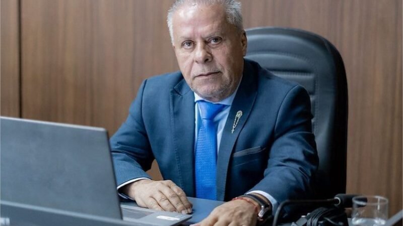 Chico 2000 pede vista e trava discussão que muda data de votação da Mesa