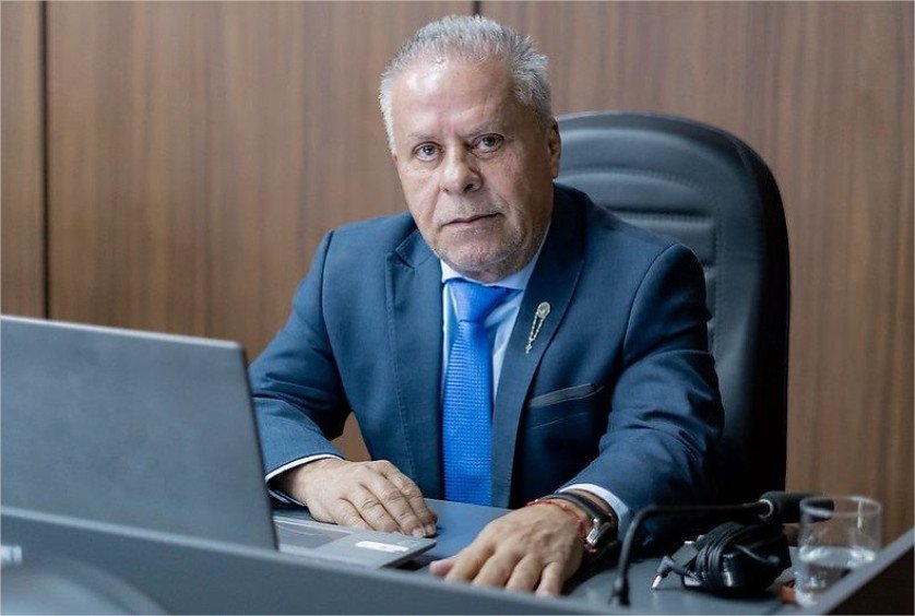 Chico 2000 pede vista e trava discussão que muda data de votação da Mesa