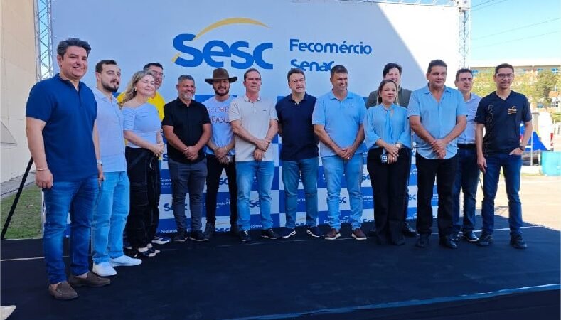 Presidente da Câmara e vereadores participam da abertura das unidades móveis do Sesc-MT na Univag