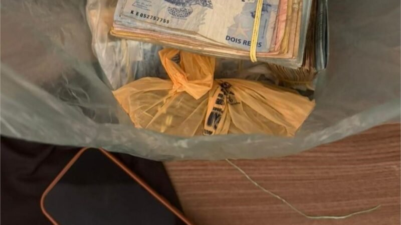 Polícia Civil apreende três veículos, joias e cerca de R$ 53 mil em dinheiro durante operação