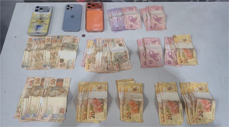 Força Tática prende dois homens por estelionato e apreende R$ 3,8 mil em dinheiro