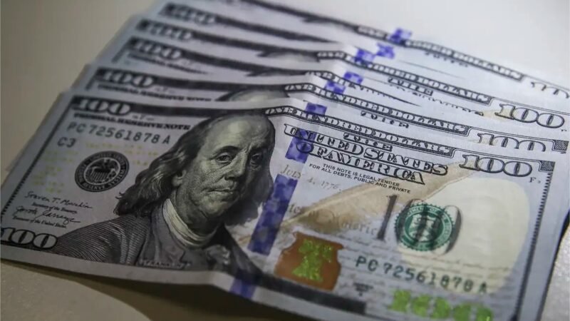 Dólar fica estável em R$ 5,08, mas cai 0,58% na semana