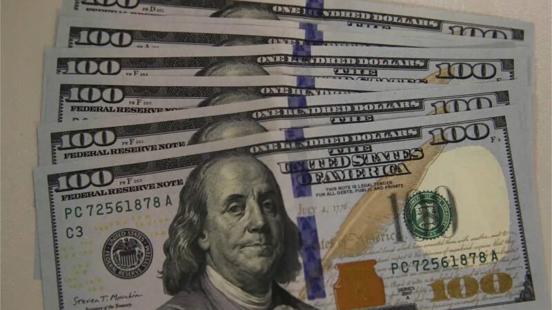 Dólar cai a R$ 5,13, e bolsa recua em dia de ajuste no mercado