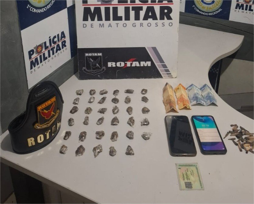 Rotam prende três homens suspeitos por tráfico e apreende 70 porções de maconha