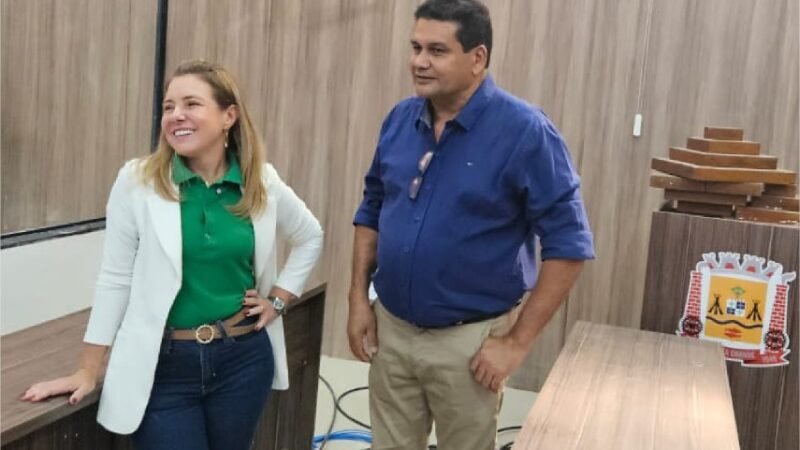 Wanderley está dando tiro no pé, diz Flávia sobre oposição ferrenha em VG