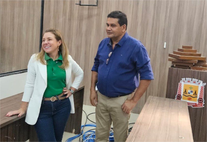 Wanderley está dando tiro no pé, diz Flávia sobre oposição ferrenha em VG