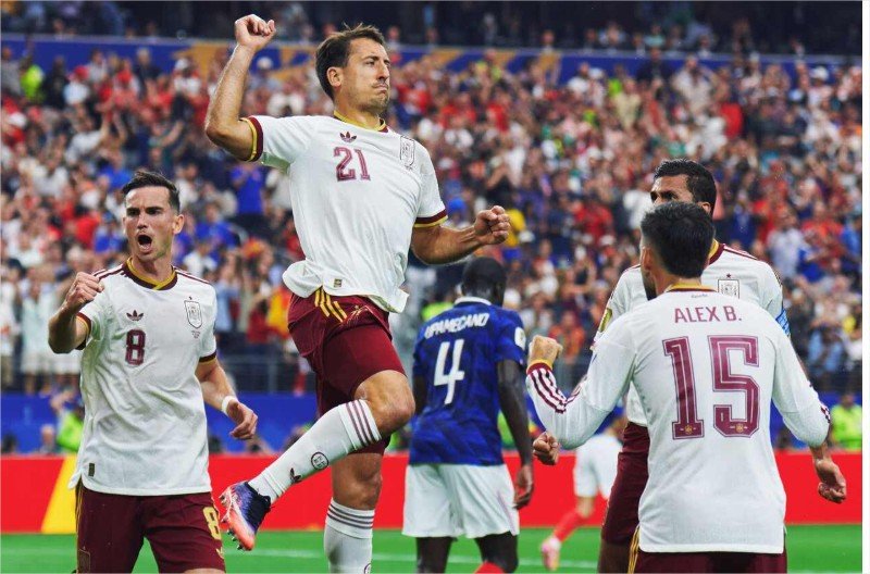 Espanha faz jogo perfeito, vence a França e está na final da Copa do Mundo
