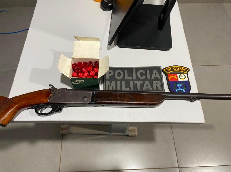 Polícia Militar prende suspeito por violência doméstica e ameaça com arma de fogo