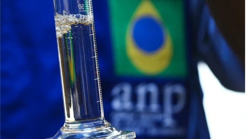 Governo anuncia aumento na mistura de etanol na gasolina de 30% para 32%