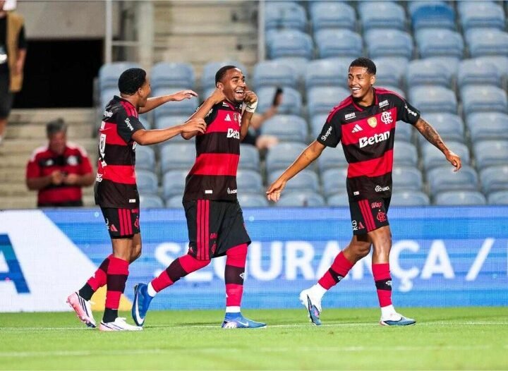 Com time misto, Flamengo vence o Lausanne em Portugal