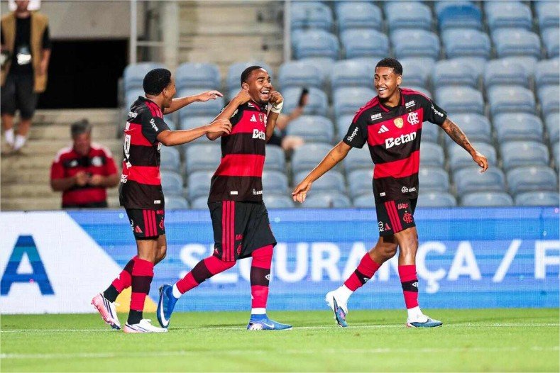 Com time misto, Flamengo vence o Lausanne em Portugal