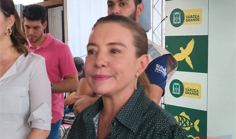 Flávia Moretti diz que poderá demitir servidores por impasse com a Câmara