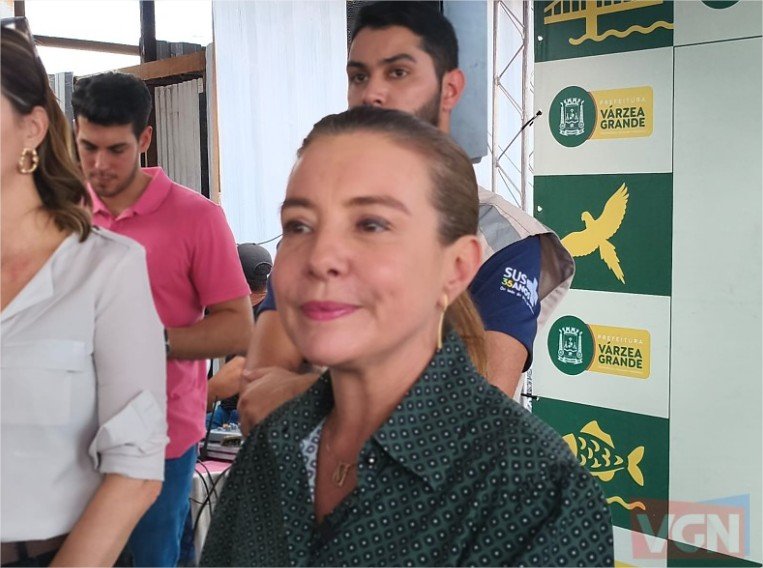 Flávia Moretti diz que poderá demitir servidores por impasse com a Câmara