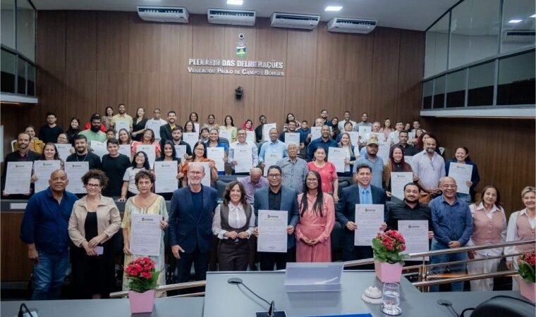 Maria Avalone homenageia voluntários do Projeto Dia da Alegria com moção de aplausos