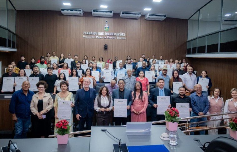 Maria Avalone homenageia voluntários do Projeto Dia da Alegria com moção de aplausos