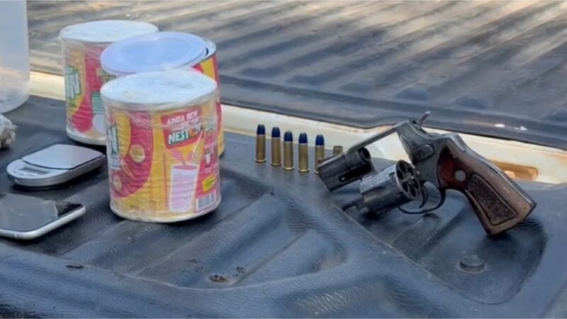 Polícia Militar prende três suspeitos de sequestro, apreende arma de fogo e drogas