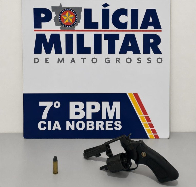 Polícia Militar prende homem com revólver dentro de feira em Nobres