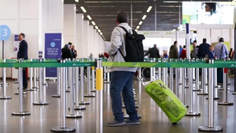 Projeto em tramitação prevê fim de multa para remarcação de passagens
