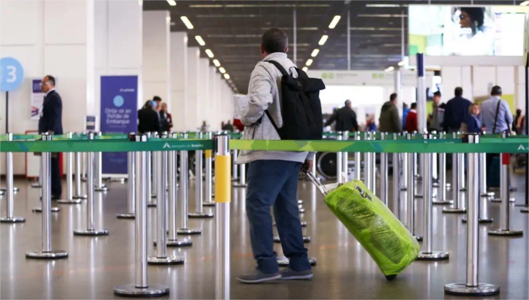 Projeto em tramitação prevê fim de multa para remarcação de passagens