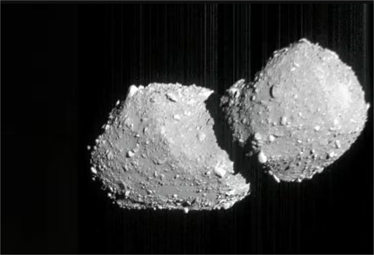 Sonda japonesa chega a 10 km de asteroide “boneco de neve” e faz imagem detalhada
