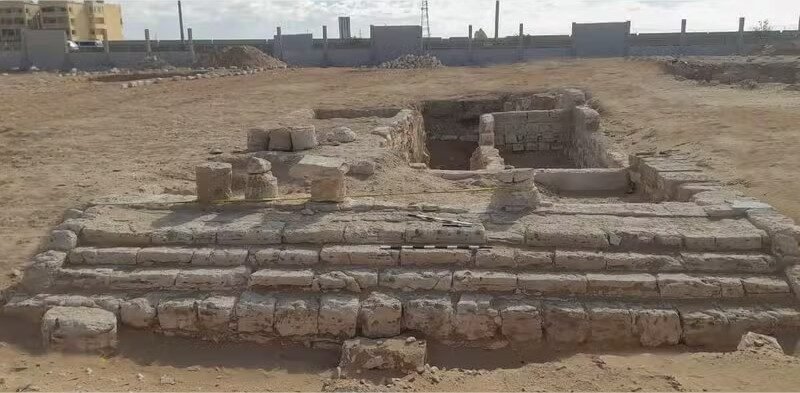 Línguas de ouro são descobertas em tumbas recém-encontradas no Egito; fotos