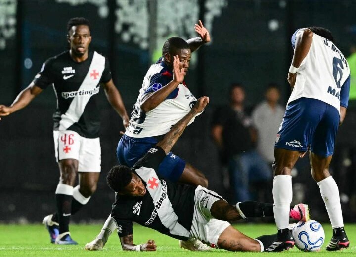 Vasco vence Independiente Medellín e avança às oitavas da Sul-Americana