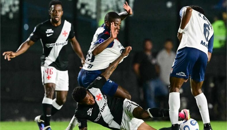 Vasco vence Independiente Medellín e avança às oitavas da Sul-Americana