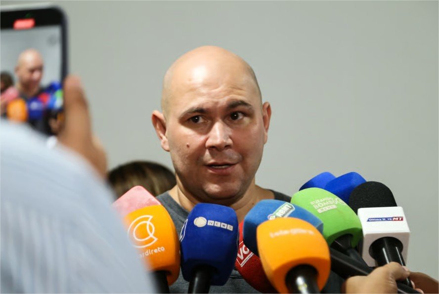 Abilio rebate críticas de vereadoras e descarta mudar postura com a imprensa: “tem que reclamar é com vocês”