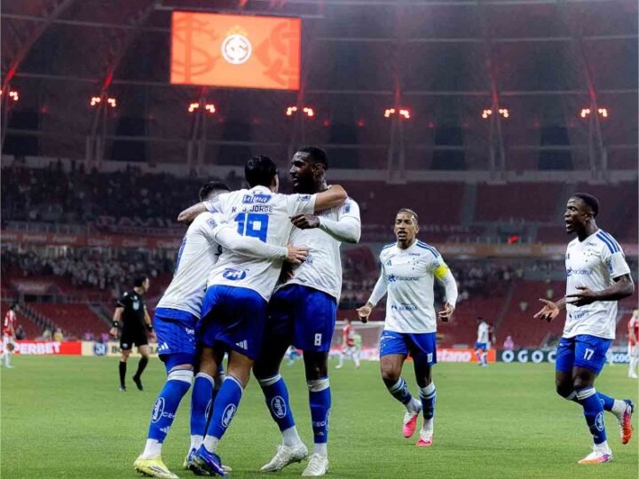 Cruzeiro bate o Inter fora de casa e sobe na tabela do Brasileirão
