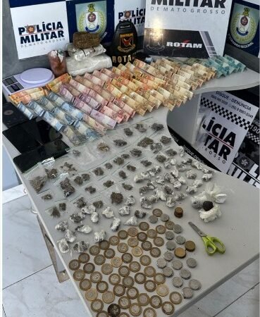 Rotam apreende 85 porções de drogas, apreende R$ 1,8 mil e detém quadrilha por tráfico