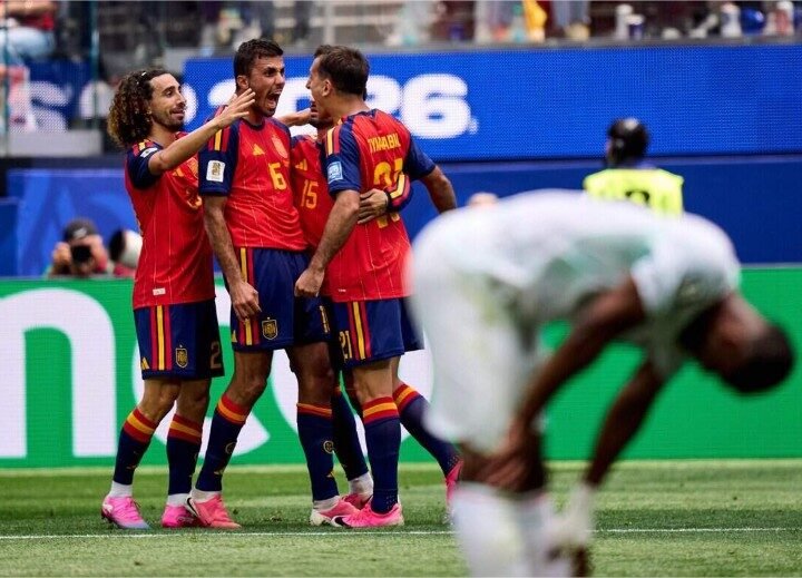 Oyarzabal faz dois, Espanha vence a Áustria e se classifica para as oitavas da Copa do Mundo