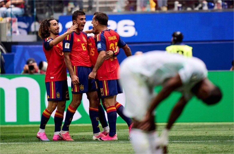 Oyarzabal faz dois, Espanha vence a Áustria e se classifica para as oitavas da Copa do Mundo