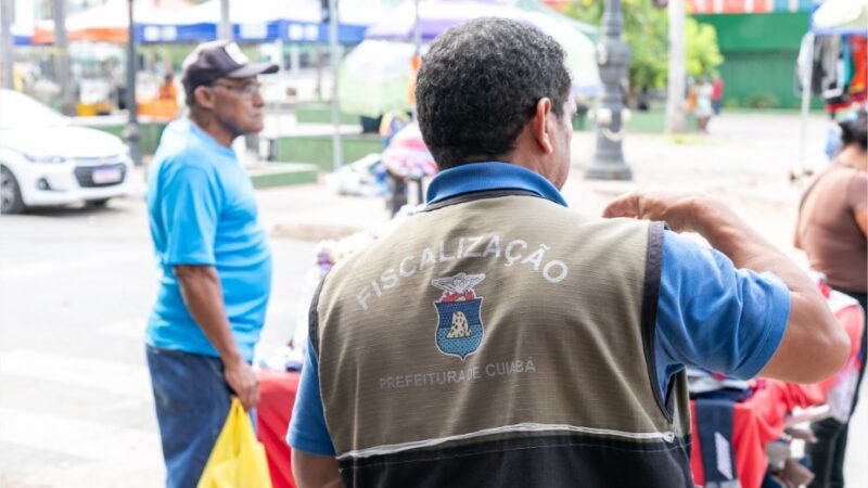 Ordem Pública orienta ambulantes do centro e interdita trailers abandonados