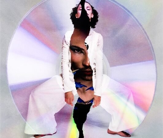 Artista mato-grossense retrata vivências queer em música e lança EP sobre liberdade de existir